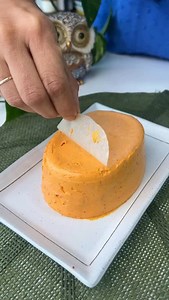 🧀🌶️ Healthy Homemade Chilli Garlic Cheese Spread ! ONLY 25 calories in 1 tbsp 🤯 You need only 10 to 15 mins to make this ! 200 g Low Fat Paneer (homemade) 75 to 100 g Hung curd (200 g curd which is hung) 1 cheese cube A little more salt 8 to 10 cloves of garlic 2 to 3 soaked Kashmiri Red Chillies Salt Full batch is 475–480 kcal & Protein: ≈ 54 g 🌟 Vishesh Tippani - Just make sure the curd is hung well & so is the chenna. We don’t it to be super liquidy - Store in an Air Tight Container in th