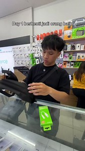 4.3K views · 14K reactions | Tau gitu gak mau bayarin  #vippontianak #vipgadget #vipgadgetpontianak #vipgadgetstore #tokohppontianak #kontenlucu #kontenluculucuan #comedyreels #comedylucu #reelsinstagram #reeltrend | VIP Gadget Store | Facebook