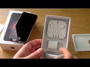 iPhone SE unboxing