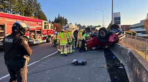 Rollover crash blocks part of I-5 southbound in Tigard area