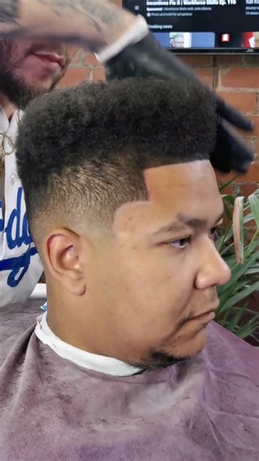 HOW TO STYLE A FLAT TOP - PERFECT SKINFADE & DESIGN 🔥🔥