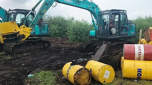 Excavator Kobelco SC Slot Cutter Test Drive at Night | MahatriChannel