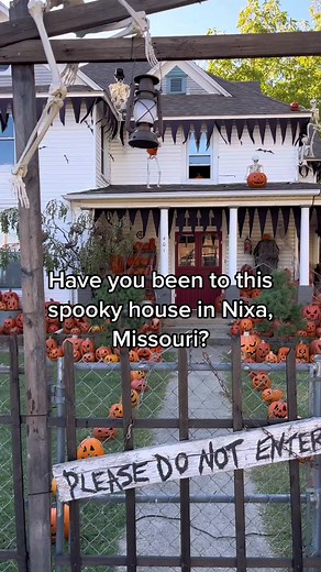 Discover the Spooky Pumpkin House with 800 Pumpkins in Nixa, Missouri