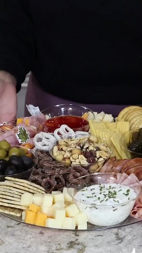 23K views · 328 reactions | Dollar Tree Charcuterie Board #thanksgiving #nocookrecipe #charcuterieboard #boujieonabudget #dollartreefood #dollartreedinners #partyfood #appetizer | ED Dougherty | Facebook