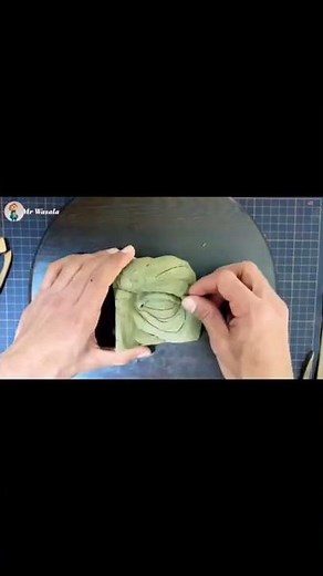 Sculpting open eyes in clay - Human body parts modeling with few easy techniques