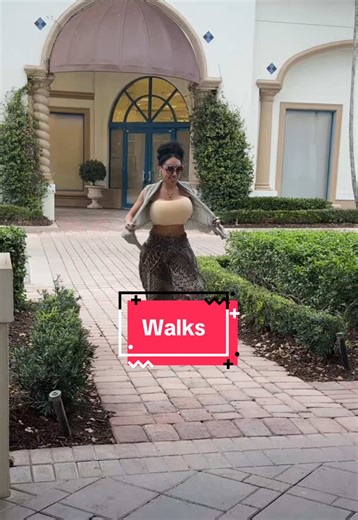 I swear the wind was auditioning to take me with it. #windyday #windycity #walking #outfitoftheday