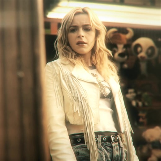 Totally Killer Movie Cast: Olivia Holt and Kiernan Shipka