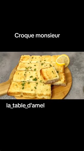 ingrédients : pain de mie tranches de blanc de poulet ou bien la charcuterie de votre choix fromage emmental ou bien fromage burger gruyère 1brique de crème liquide 2oeufs épices : une pincée de sel, un tout petit peu de poivre noir et du gingembre. préchauffer le four à 180 degrés et laisser cuire pendant 30 min 👍 #croquemonsieur #blancdepoulet #recettedusoir#paincomplet#recetteeconomique#repasdusoir#repaseconomique#repasrapide#recetteetudiant #recettefacilerapide #recetterapidedelicieuse #rep