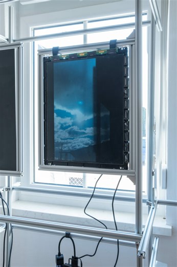 Daylight Computer Uses Daylight in Place of LEDs