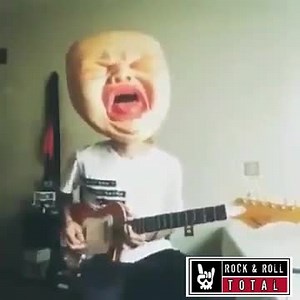 La cara de los guitarristas cuando les toca hacer su solo | ROCK & ROLL TOTAL