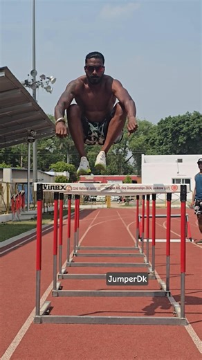 Vertical jump over hurdle by Pro athlete🔥 #tips #trackandfield #vertical #jump #pro #hurdles