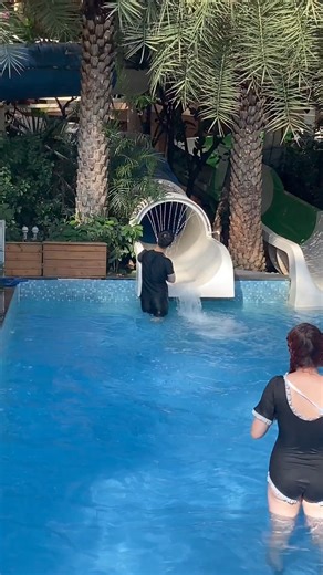 272K views · 1.3K reactions | Sliding adventures make the best summer memories . . #SplashAdventure #funslide #WaterparkThrills #SummerSliding #waterworld #waterpark | Genius Hub | Facebook