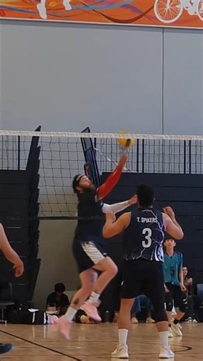 POV you and your beach bestie link up for an indoor game ⛱️🧐🏃‍♂️ #volleyball #best #beach #viral