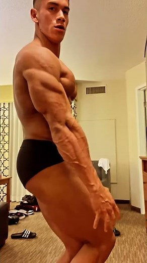 Pactrick Leblanc learn about big muscles , you are skinny.