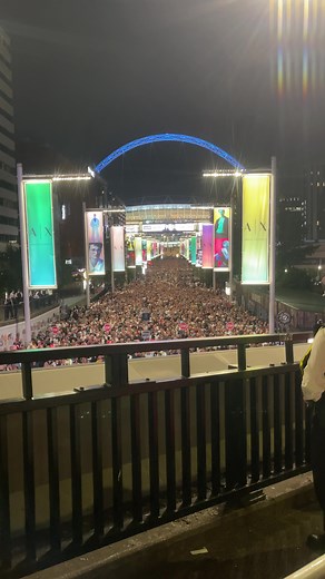 Oasis Concert Highlights at Wembley Stadium