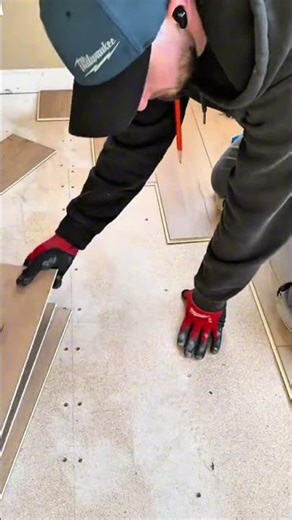 This worker provides a tutorial on how to install wooden flooring easily, quickly, and perfectly