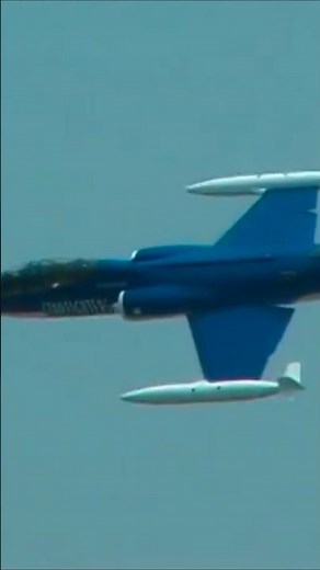 This is the unique sound of the F-104! Starfighter flying at high speed with a roar like a scream