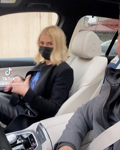 29K views · 499 reactions | Am tras cu urechea la ce vorbea sotia cu prietena ei. Cu @fit4you.ro am mers la sigur. Surpriza o vezi in video! | George Official.ro | Facebook