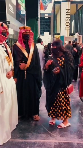 Traditional Saudi Arabian Men's Dress Styles and Customs