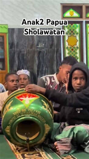 Anak2 papua sholawatan