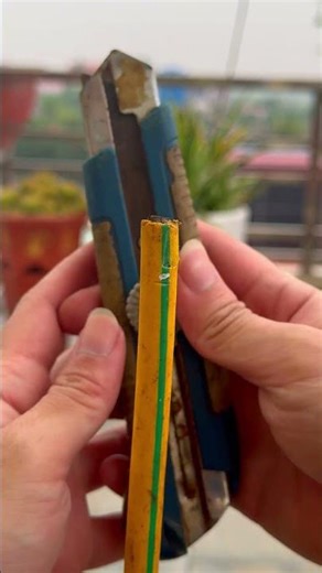 Trimming Thick Solid Copper Wire for Lug Installation – Clean, Accurate, No Core Damage
