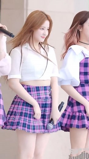 80K views · 1.7K reactions | Beautiful girls with dancing styles #cute #dance #MOMOLAND #kpop #girlstyle #kpopdance  | Kpop Queen | Facebook