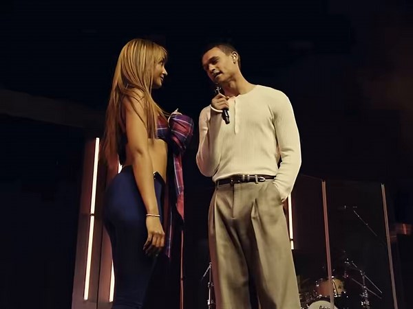 WHAT THE HELL 😭 #PINKCHELLA