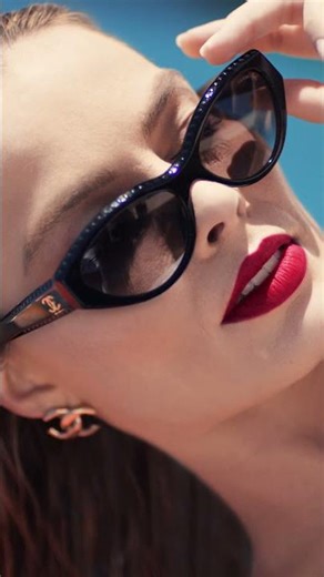 Chapter 1: The thrill. ROUGE ALLURE VELVET LIMITED EDITION.