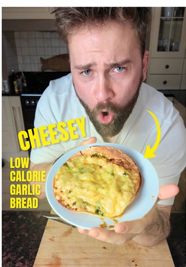 WOOOW! THIS WAS INSANELY GOOD! 😍 If you want 5 FREE RECIPES from my own recipe book ‘The Healthy Eating Handbook’ … 🍎📖 👉 Just comment the word ‘RECIPE’ and I’ll send them straight over to you 🙋🏼‍♂️ Today’s recipe reaction absolutely delivered And it’s no surprise, the original creator @ketosnackz is a genius. Huge credit to @ketosnackz for this one 👏🏻 Instructions below!: 🥘 Crispy garlic butter tortilla melt Recipe (1 serving): 🌮 2 low carb tortillas 🧀 ~56g light cream cheese 🧀 1/2 c