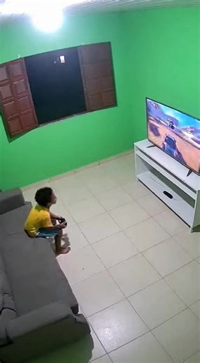 Jogando Vídeo Game e Quebrando a TV: O Que Aconteceu?