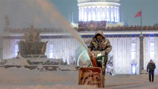 Snow blankets Moscow, temperatures in Siberia dip to minus 50 Celsius