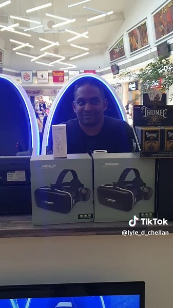 Experiencing Customer Interactions in Virtual Reality