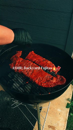 I marinated these using @Arnie Tex recipe😋 #fajitas #grillmaster #backyardbbq #skirtsteak #charcoalgrill