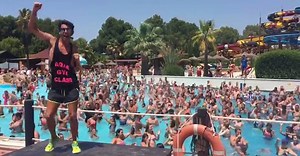 ¡¡La diversión está asegurada con Toni y su #AquaDancing en #AqualandElArenal!! | Aqualand El Arenal