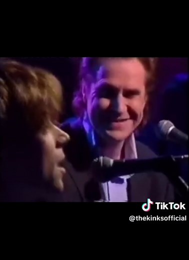 Damon Albarn Guitar Performance of The Kinks' 'Waterloo Sunset'