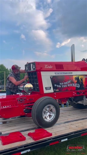 36K views · 1.4K reactions | Unloading “No Rest For The Wicked” in Thorp, Wisconsin!! #tractorpulling #tractorpull #caseih #redtractor | Beer Money Pulling Team | Facebook