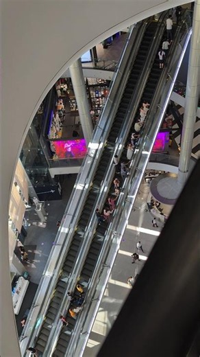 Looking Down Thailand's Longest Escalator! 😱 Terminal 21 Asok Bangkok [4K]