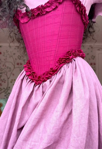 Embrace Whimsical Fashion: Pre-Raphaelite Muse Inspiration