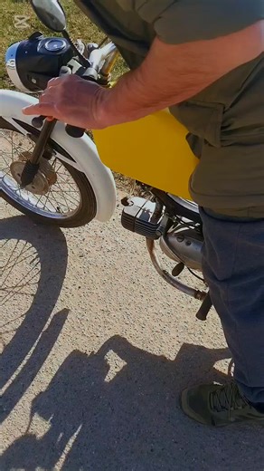 driving a Jawa Mustang 23A#bikelife #driving#loveit❤️ #goviral #jawamustang@I ❤️ Z Pekla Stroje @papanek_8 @x21_ptrx