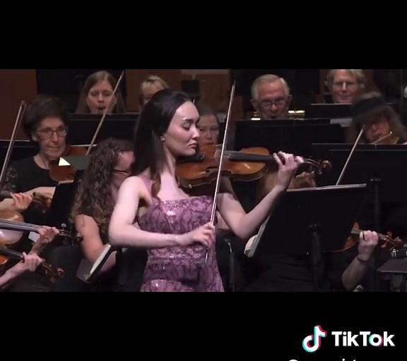 Paganini's La Campanella Performance on Violin