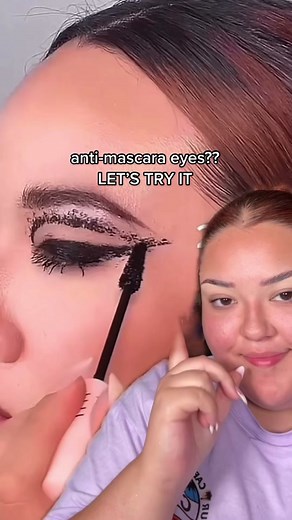 imagine this with blue mascara???! Inspo: @divinamuse 🖤✨ #fyp #makeup #mascara