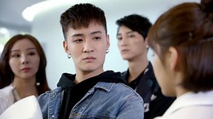 The despised courier is actually a genius designer!🤩🤩 被看不起的快递员竟是天才设计师！ 📺📺Drama：Dear Designer 🥳Come to watch and find your pick !🙌 #亲爱的设计师 #DearDesigner | C Drama Camp