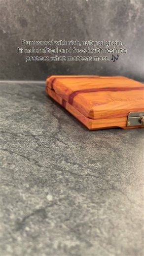 A clarinet reed case designed for musicians who value precision, detail and timeless elegance. Each piece is one of a kind. Just like your sound. 🎶 #clarinetaccessories #clarinetist #luxurycraft #woodandresin | Reediano