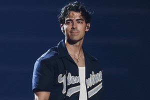 Joe Jonas Wears His Wedding Band During Jonas Brothers Tour After Retaining a Divorce Lawyer