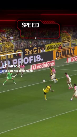 Serhou Guirassy mit dem schnellsten Schuss gegen Leverkusen ⚡⚽ Doch beim SpeedCheck schafft es der @Borussia Dortmund-Spieler mit 83 km/h diesmal nicht ins Ranking. An der Spitze bleibt er trotzdem – dank seines Platz-1-Schusses im Februar gegen Heidenheim. #BVB #Bundesliga #BorussiaDortmund #Vodafone #SpeedCheck