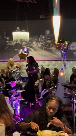 🎤✨ BLACK FRIDAY SHOW AT THEORY ✨🎤 This Friday, November 28th, we’re thrilled to welcome the incredible Lasha Knox back to the stage at Theory Restaurant & Lounge! Bring your friends, family, and everyone coming in from out of town — enjoy a night of amazing live performance, delicious dinner, and your favorite drinks 🍽️🍹 Let’s celebrate the holiday weekend the right way… with good vibes, great music, and unforgettable memories. You don’t want to miss this special show! 💃🏽🎶 Doors open at 7