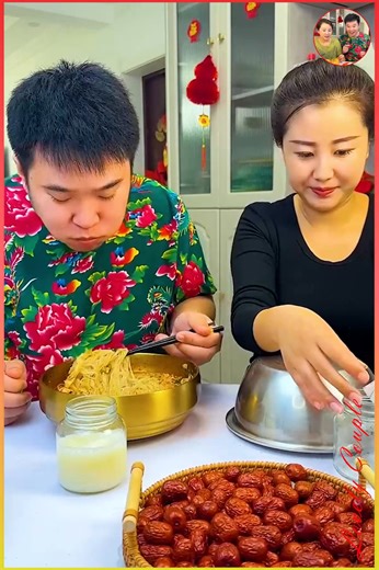 My husband is trying to hide under the table like I didn't notice 🤨🕵️ ♀️ #CaughtInAction #SneakyHusband #BoomChallenge #Boomnow #Toptrending #吃货 | Lovely Couple