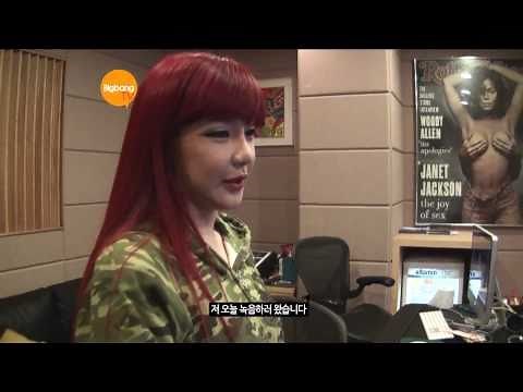 2NE1_TV_Season 2_E07-2_Visiting Pet Cafe