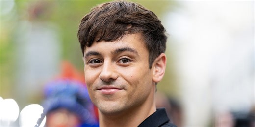 Tom Daley reveals how he made the gorgeous crochet cardigan for Kelly Clarkson