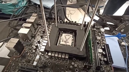 Liquid Helium Helps Intel's Latest Desktop Processor Reach Record-Breaking 9.1GHz